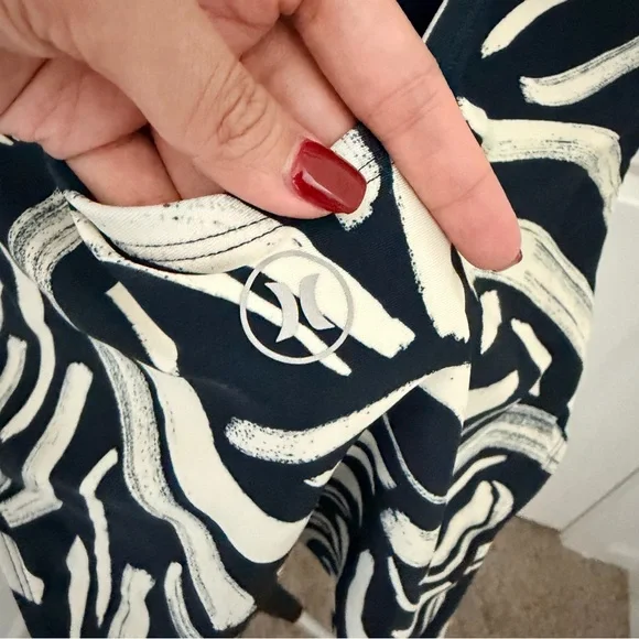 Hurley Women's One-Piece UPF 50+ Stretch Swimsuit, Blue White Medium - Picture 7 of 9